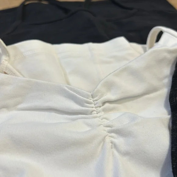 🇨🇦 🍋 Lululemon top bundle 🍋 - Picture 3 of 3